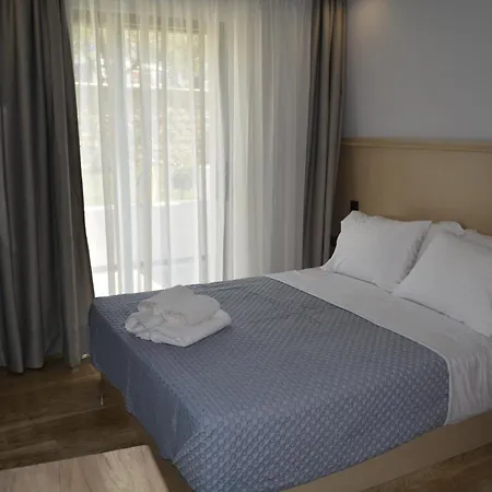 מלון Aianteion Bay Luxury & 3*